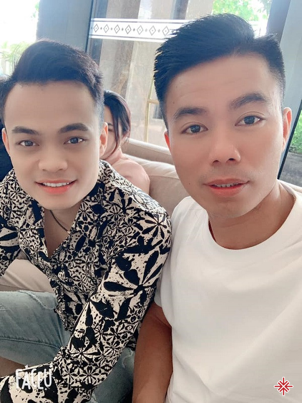  Người anh em thân thiết với YouTuber Nguyễn Luận - Ca sĩ Bùi Duy Đạt (ảnh trái)
Nguồn ảnh: Facebook nhân vật - Thứ Tứ, 21 Tháng 4, 2021 lúc 12:37.
