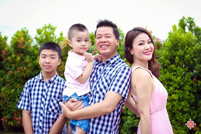 Gia đình ca sĩ Đăng Dương.