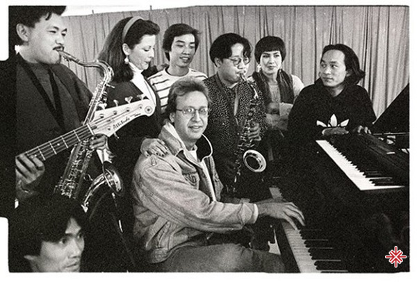 Trần Mạnh Tuấn có cơ hội được học hỏi và biểu diễn cùng nhiều nghệ sĩ nước ngoài.