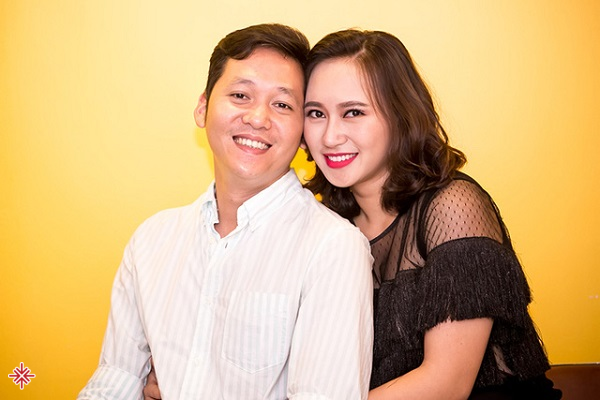 Doanh nhân Trần Tùng, ông xã Khánh Linh hỗ trợ vợ trong ngày ra mắt MV mới.