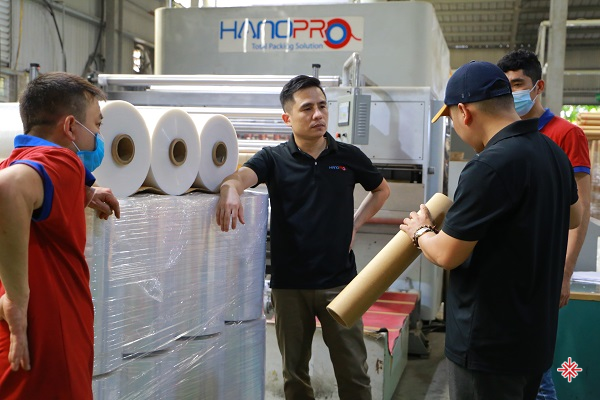 CEO Tạ Đức Sơn: “Có thể nói khó có doanh nghiệp nào, mà có nhiều sản phẩm (cùng loại băng dính, nhưng có đến hàng trăm chủng loại khác nhau) – Hanopro hầu như có cả”.