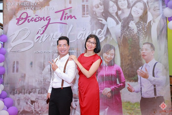 Chị Hiền Đậu bạn thân MC Phạm Hồng Phong người nhiệt tình hỗ trợ toàn bộ hậu cần cho sự kiện của chương tình. 