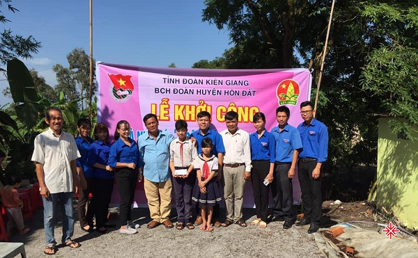Thảo Uyên tham gia hoạt tình nguyện của Tỉnh đoàn Kiên Giang.
