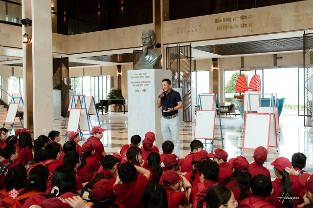 Sự kiện trải nghiệm “Không gian Văn hóa - Nghệ thuật cùng hoạ sĩ Đặng Thanh Huyền” được tổ chức tại Bến du thuyền Ana Marina, thành phố biển Nha Trang, tỉnh Khánh Hòa.