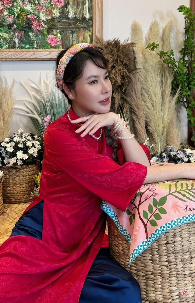 Họa sĩ Đặng Thanh Huyền sinh ra và lớn lên tại thủ đô Hà Nội.
