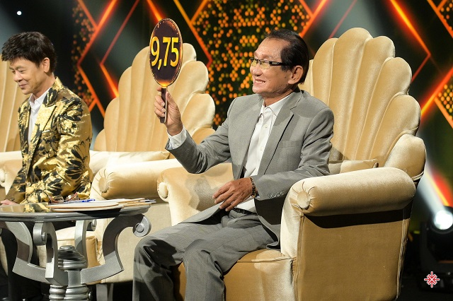 Nhạc sĩ Đài Phương Trang làm giám khảo trong một chương trình truyền hình.