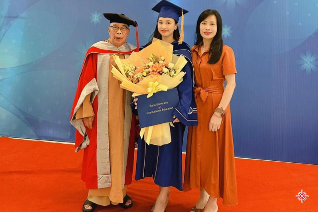 Nàng MC Hà Thành tốt nghiệp Đại học Quốc gia Hà Nội.